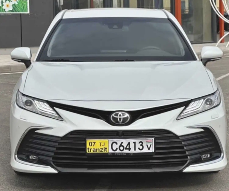 Лобовое стекло на Toyota Camry 6